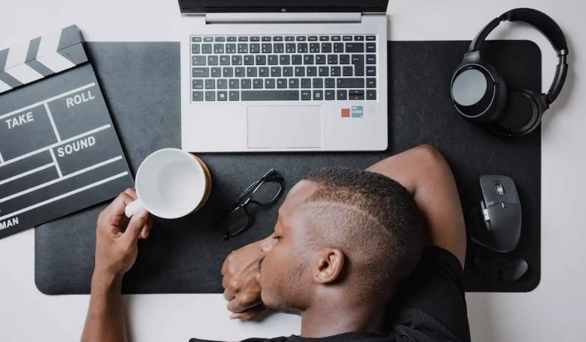 What Does INTP Burnout Look Like intp experiencing burnout while working