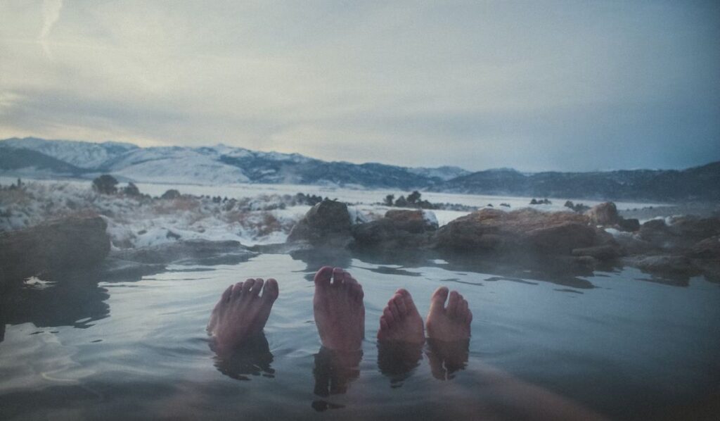 couple-relaxing-lake