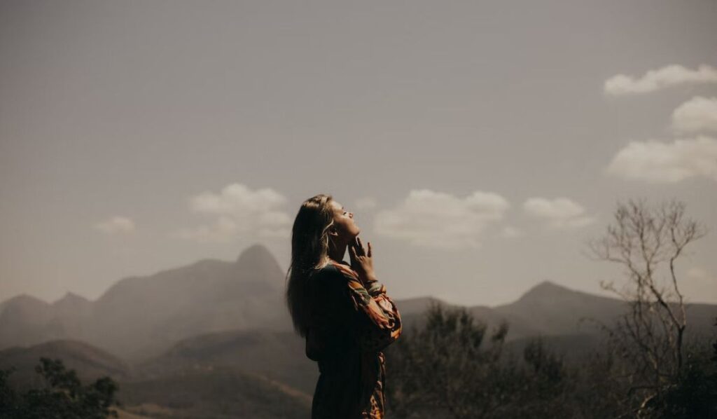 aquarius woman praying