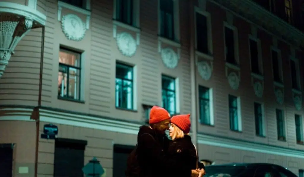 juno sextile north node couple hugging