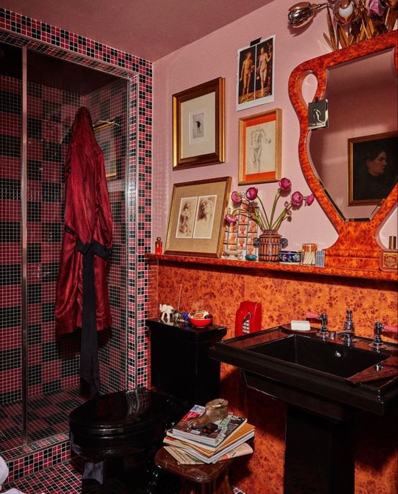 eclectic-bold-bathroom-art-gallery-style