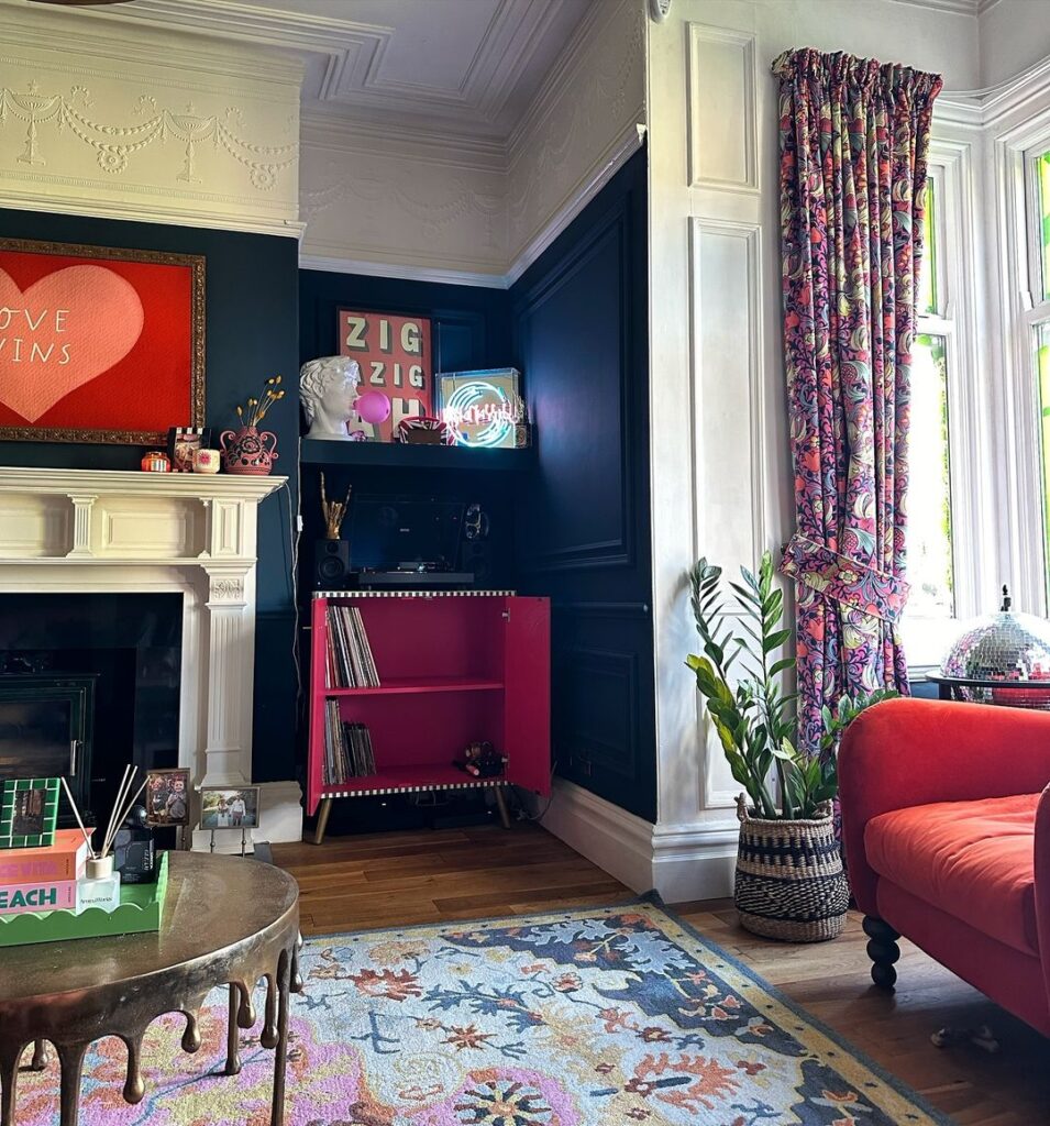 eclectic-living-room-pink-accents-neon-sign