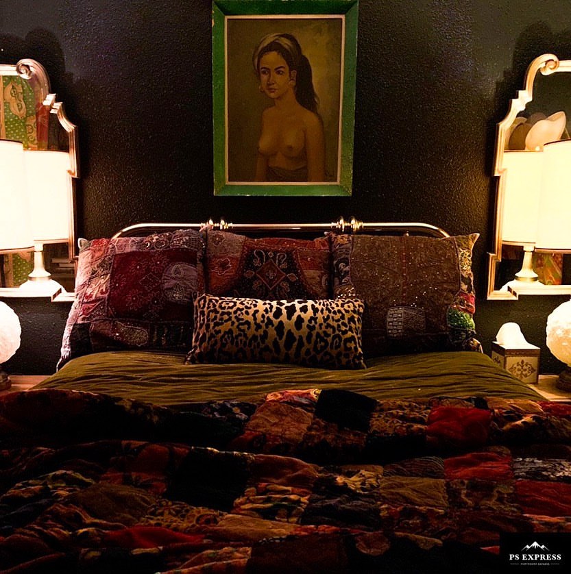 moody-maximalist-bedroom-vintage-eclectic