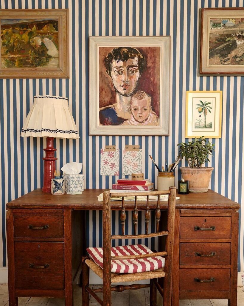 vintage-home-office-striped-wall-art-desk