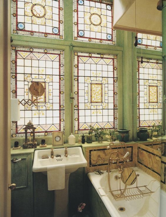 vintage-luxury-bathroom-stained-glass-window