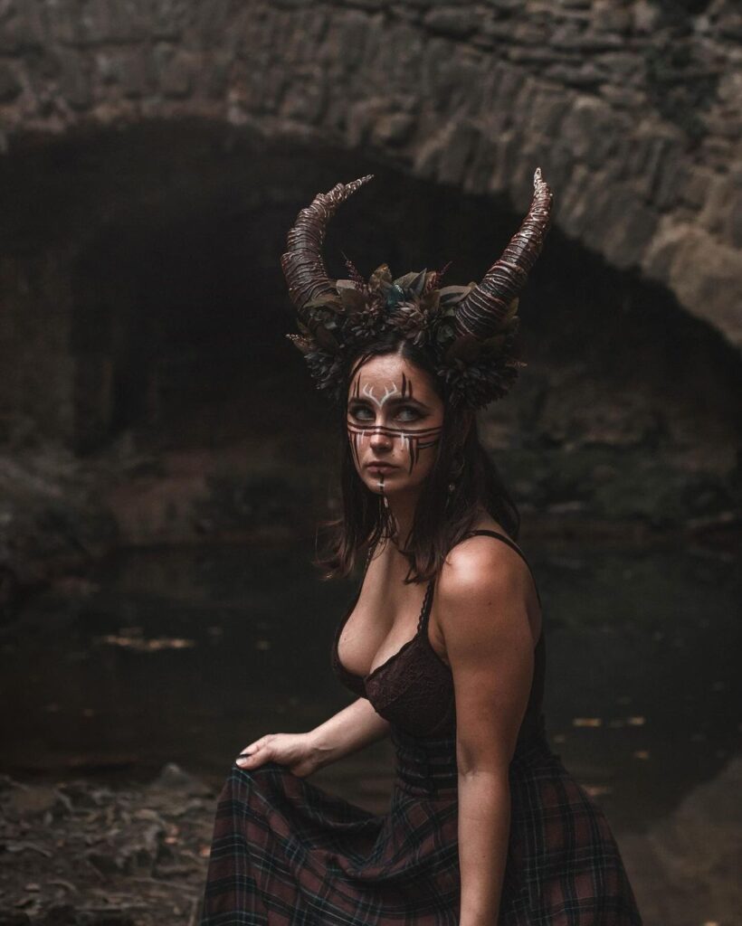 primal-forest-witch-makeup-tribal-face-paint-horned-headpiece