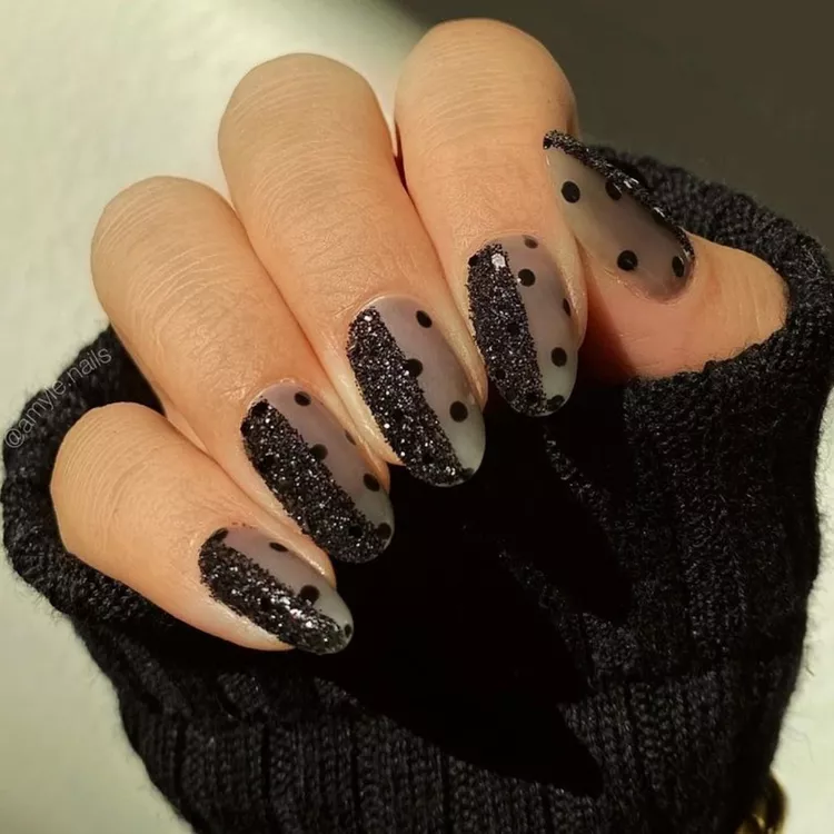 Black-Glitter-Textured-Nail-Design