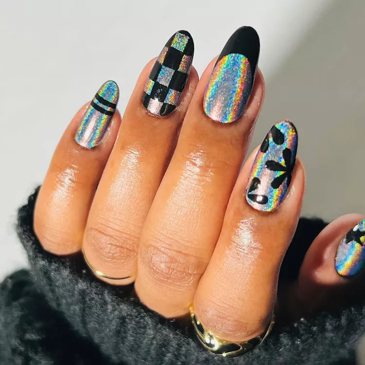 Holographic-Glitter-Black-Nail-Design