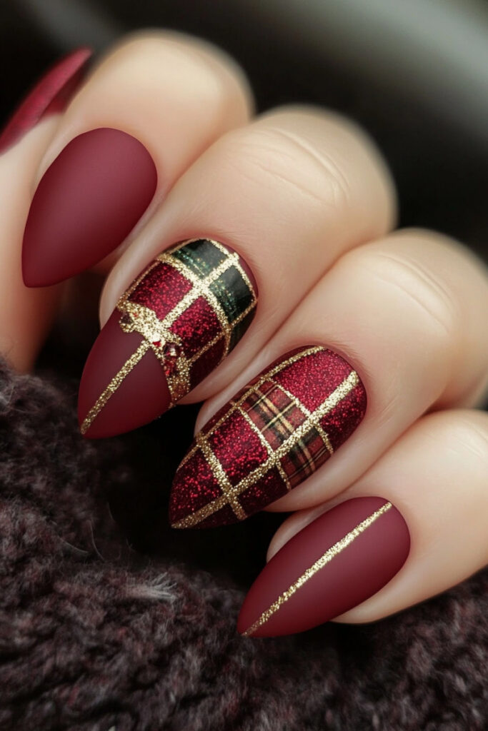 Plaid-Christmas-Glitter-Nail-Design