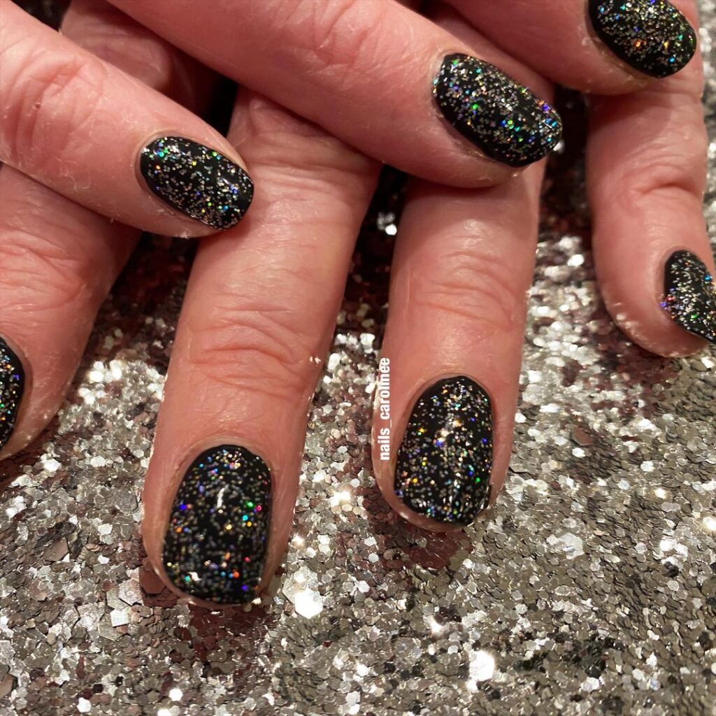 black-holographic-glitter-nail-design