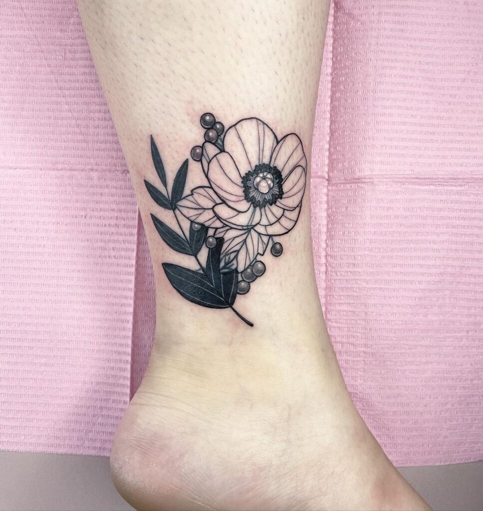 bold-floral-ankle-tattoo