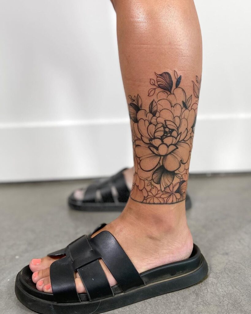 bold-floral-leg-tattoo