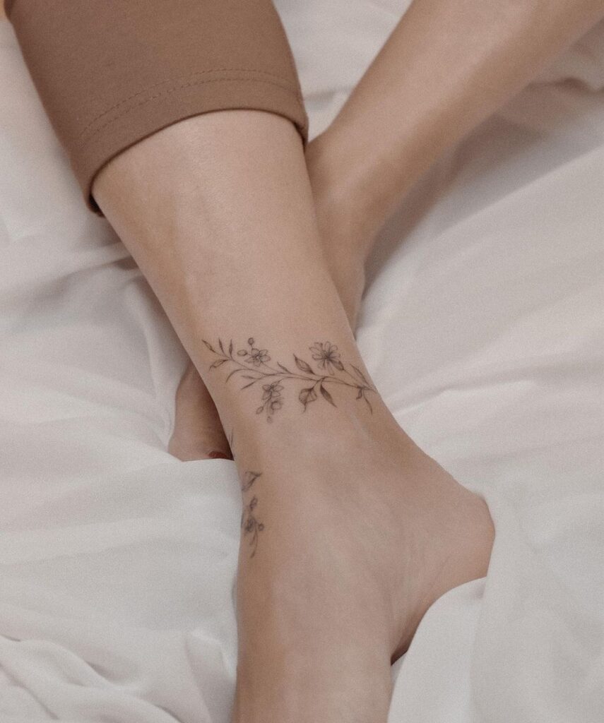 floral-vine-ankle-tattoo