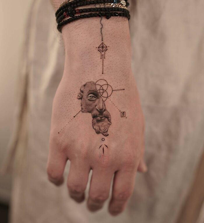 geometric-abstract-face-hand-tattoo