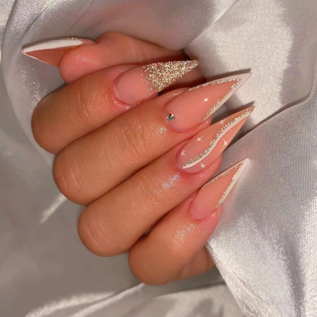 gold-and-white-elegant-stiletto-nail-design