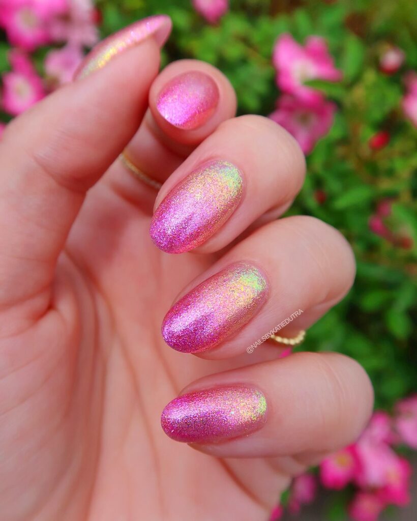 iridescent-pink-glitter-nail-design