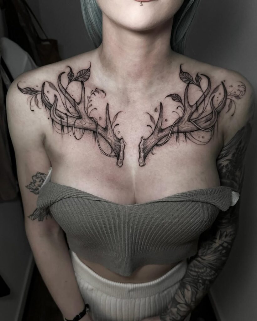 antler-inspired-collarbone-tattoo