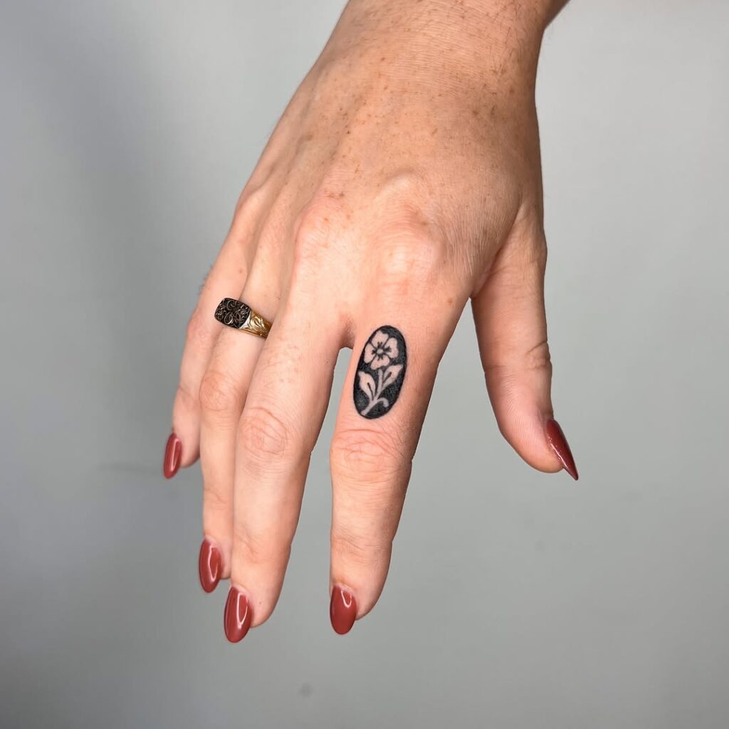 bold-floral-finger-tattoo-design