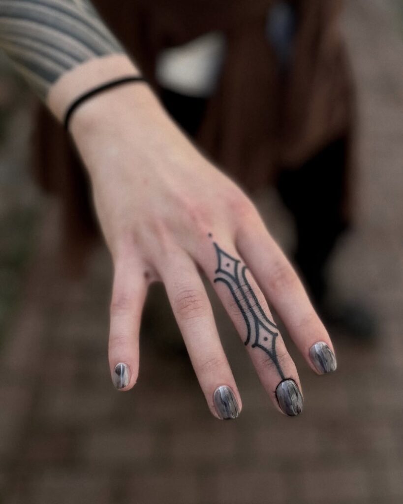 bold-geometric-finger-tattoo-design