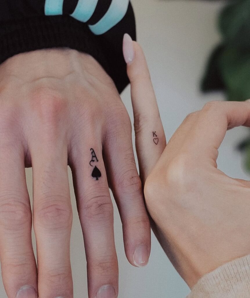 couple-playing-card-finger-tattoos