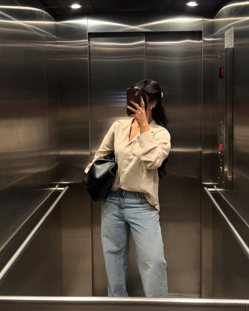 minimal-chic-beige-shirt-light-denim-elevator-look