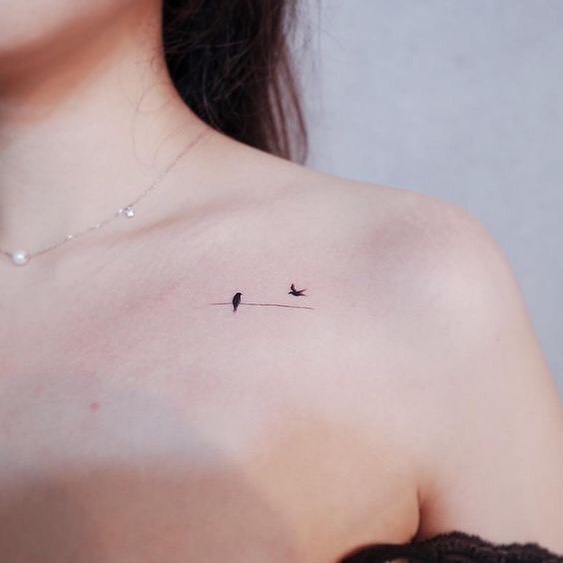 minimalist-bird-collarbone-tattoo