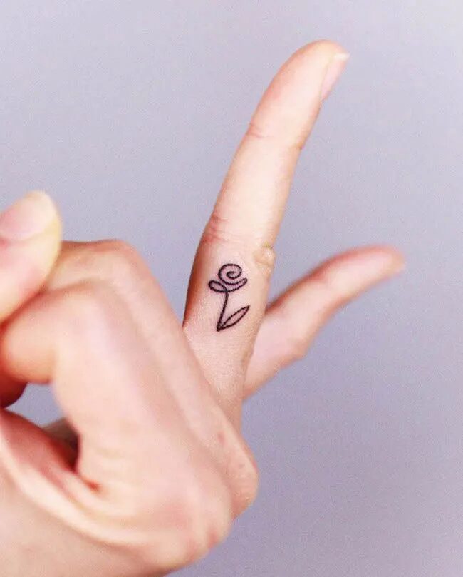 minimalist-floral-finger-tattoo