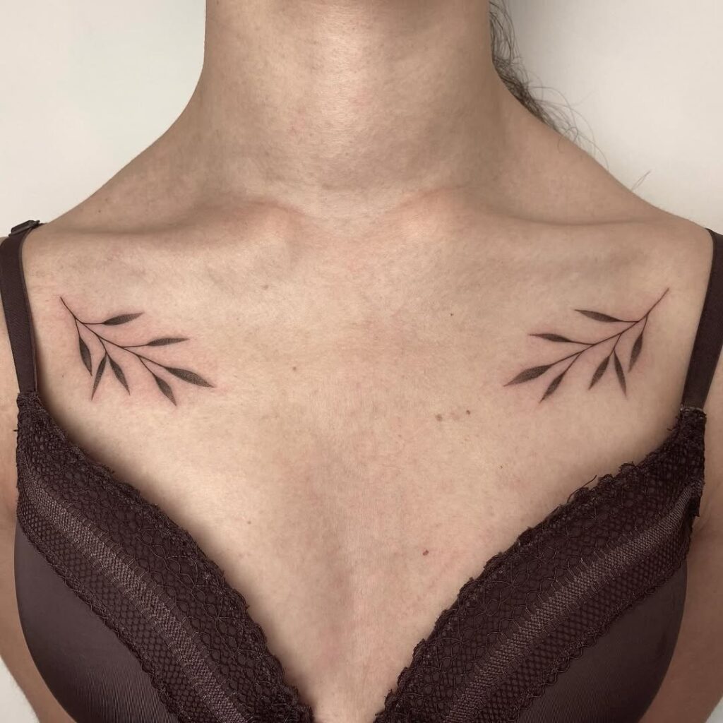 minimalist-leaf-collarbone-tattoo