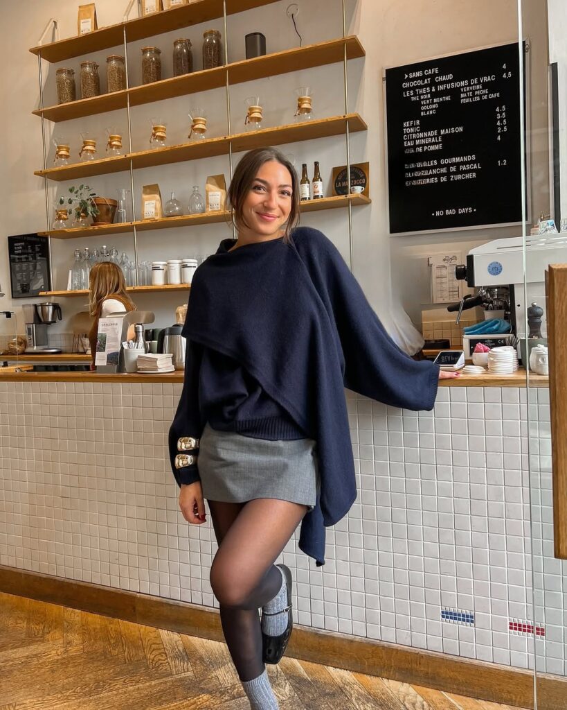 navy-cape-sweater-gray-skirt-cafe-look