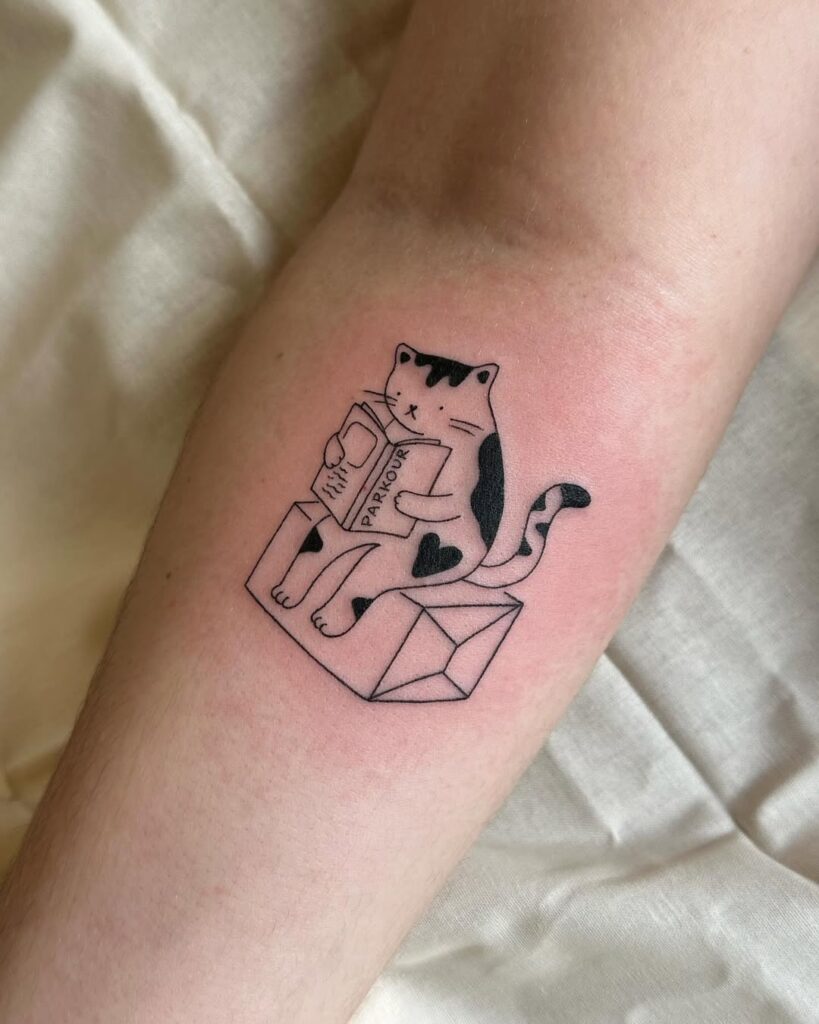 reading-cat-in-box-tattoo