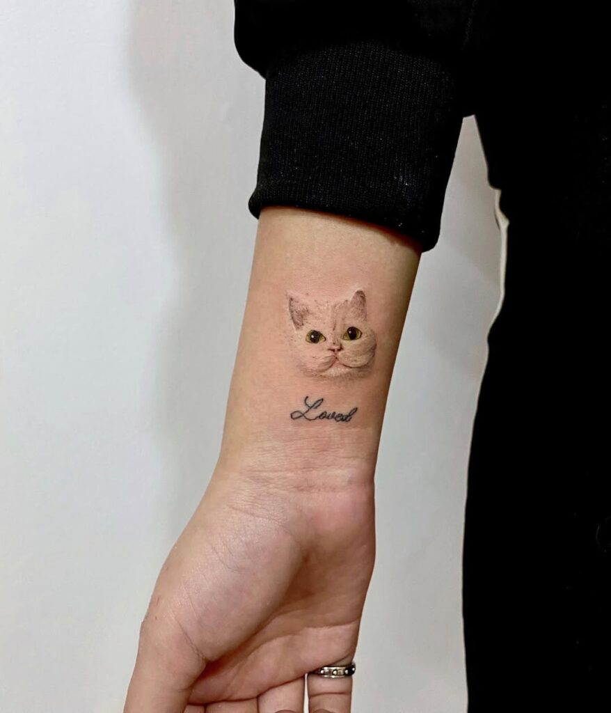 realistic-cat-face-wrist-tattoo