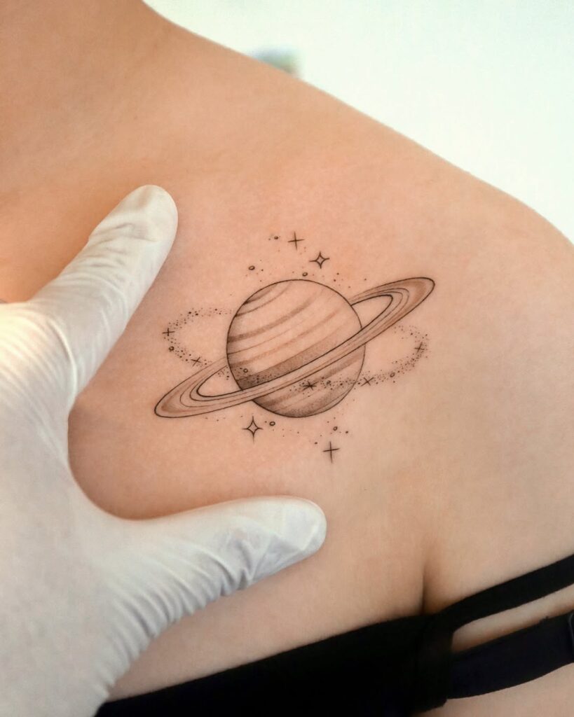 saturn-collarbone-tattoo