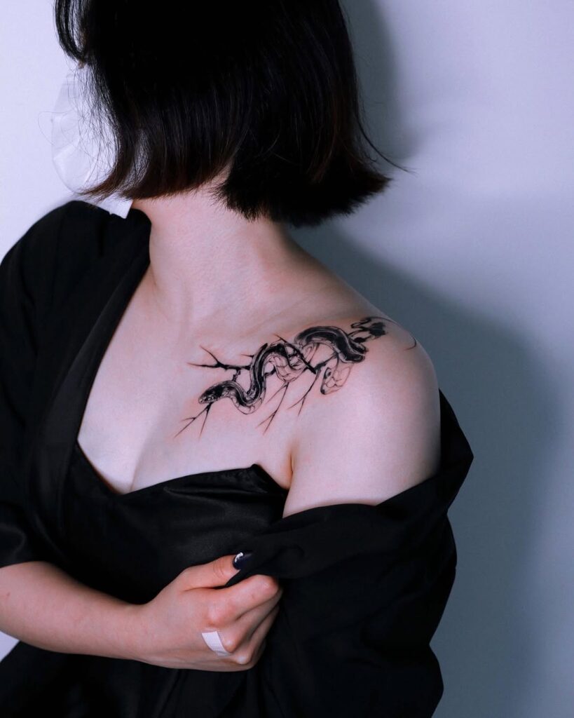 snake-collarbone-tattoo-design