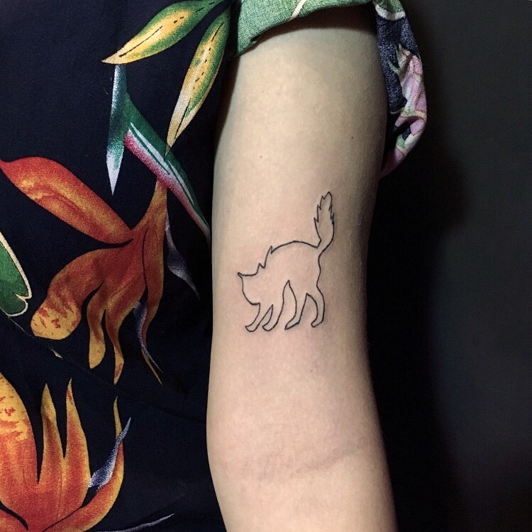 spooky-cat-outline-tattoo