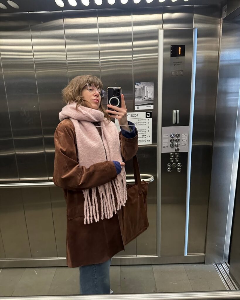 suede-jacket-pink-scarf-elevator-look