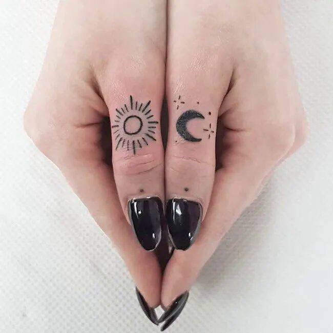 sun-and-moon-finger-tattoos