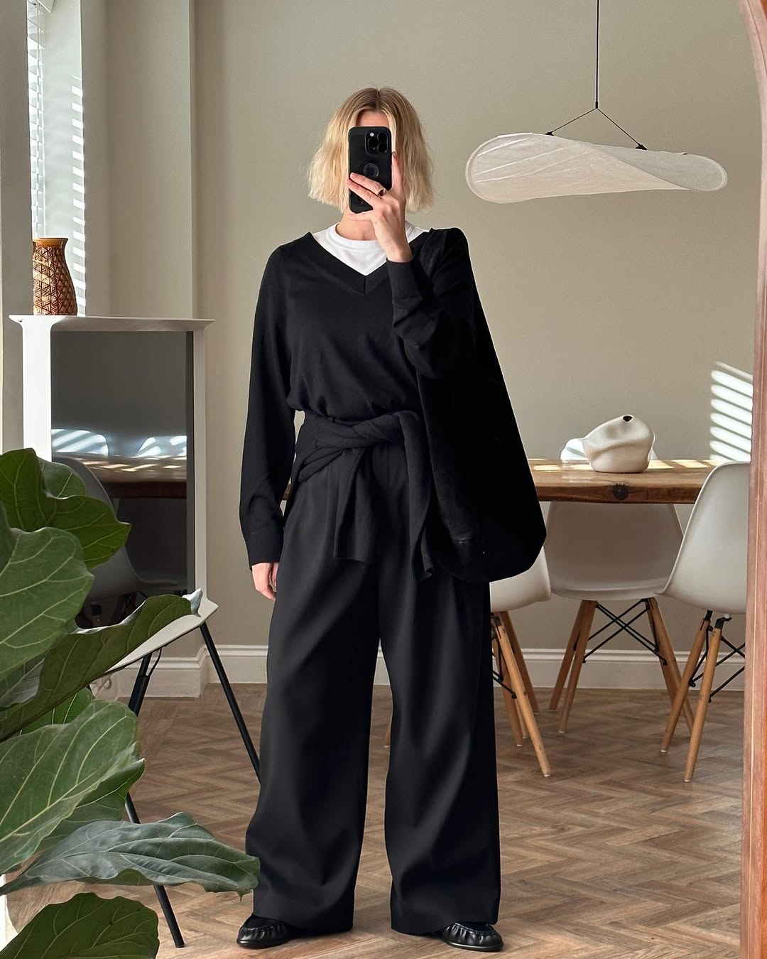 Chic black loafers outfit for winter vibe