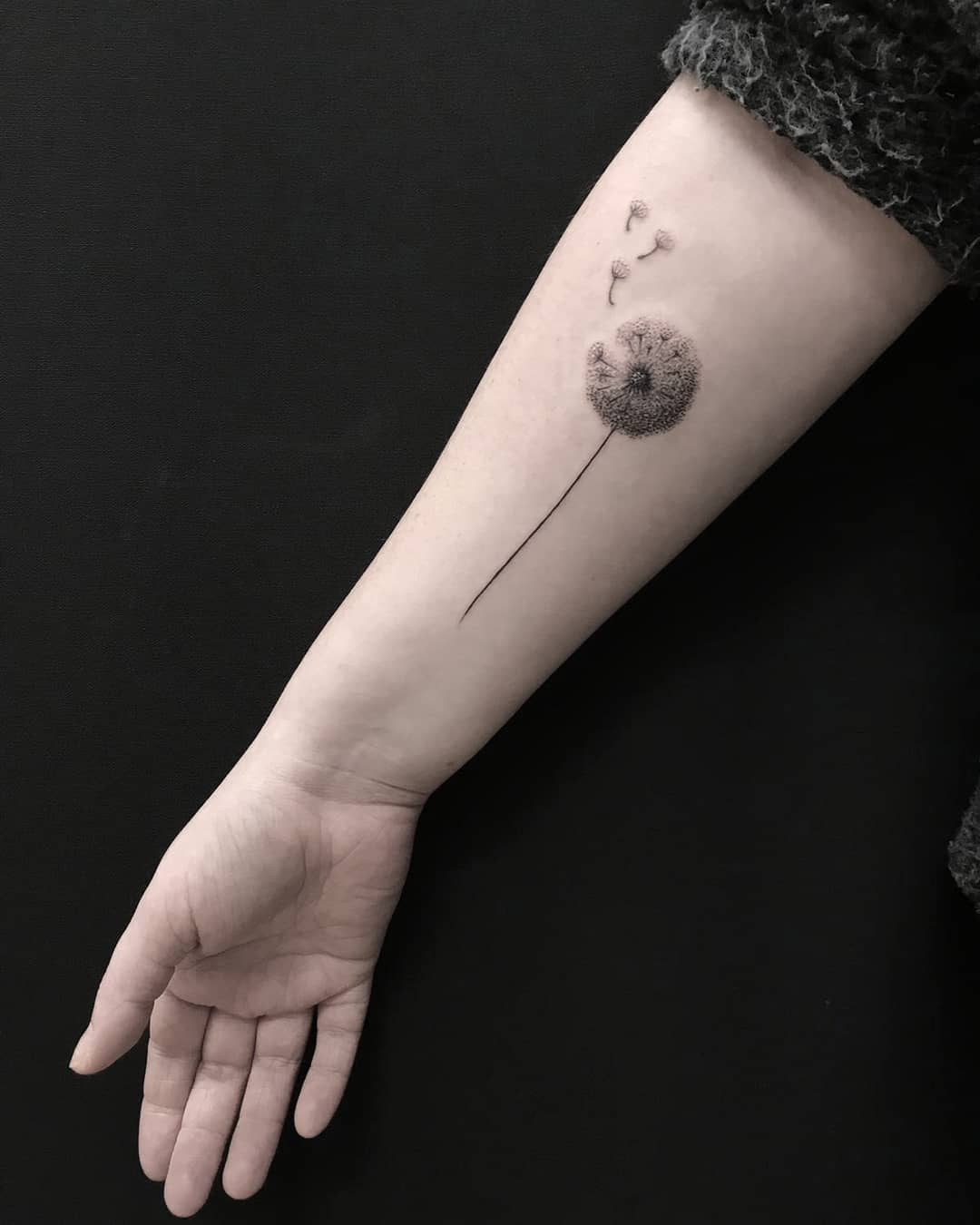 Elegant Dandelion Tattoo with Fluffy Seeds