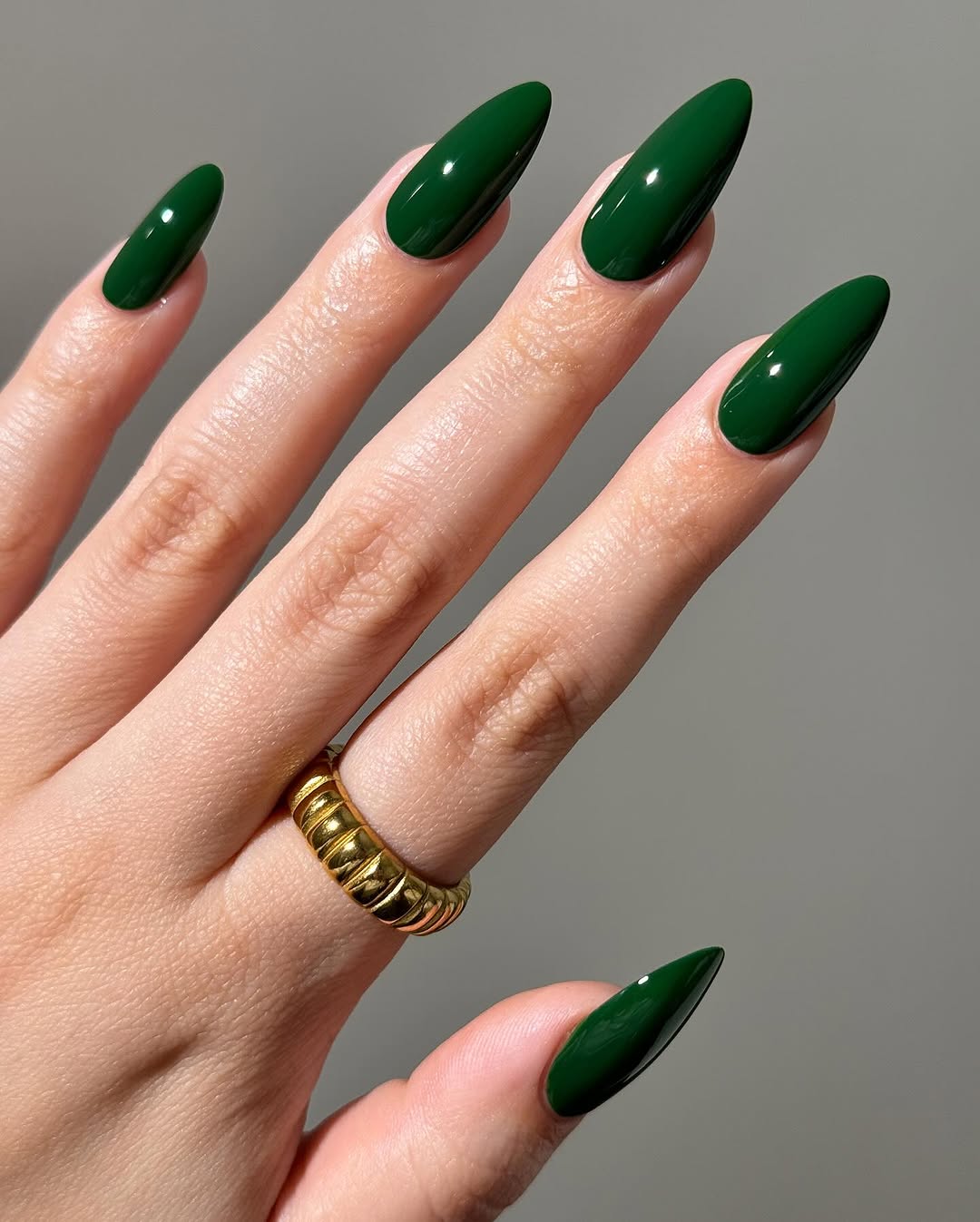 Elegant Green Stiletto Nail Art Inspiration