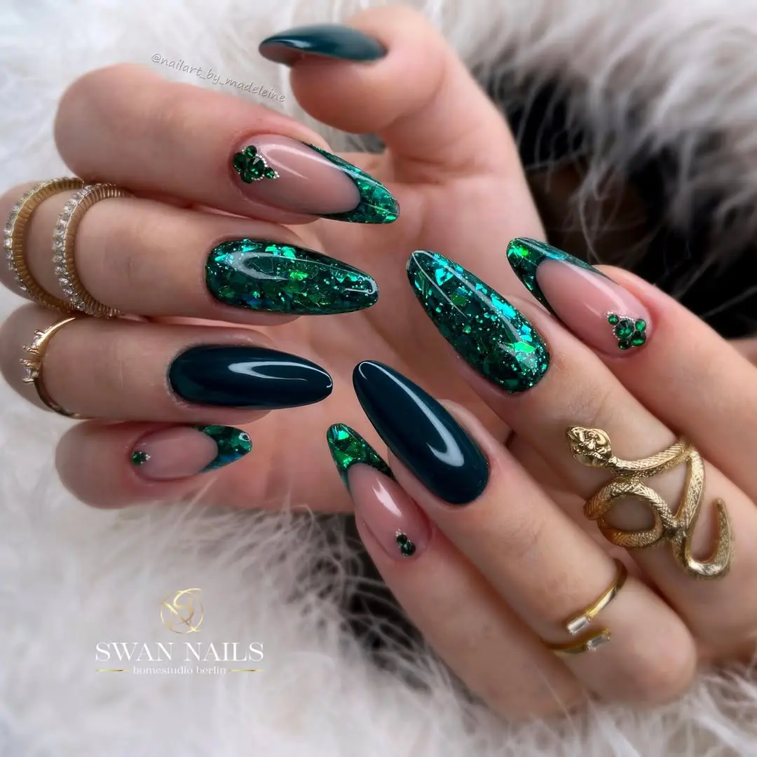 Stylish green nails with glitter and patterns