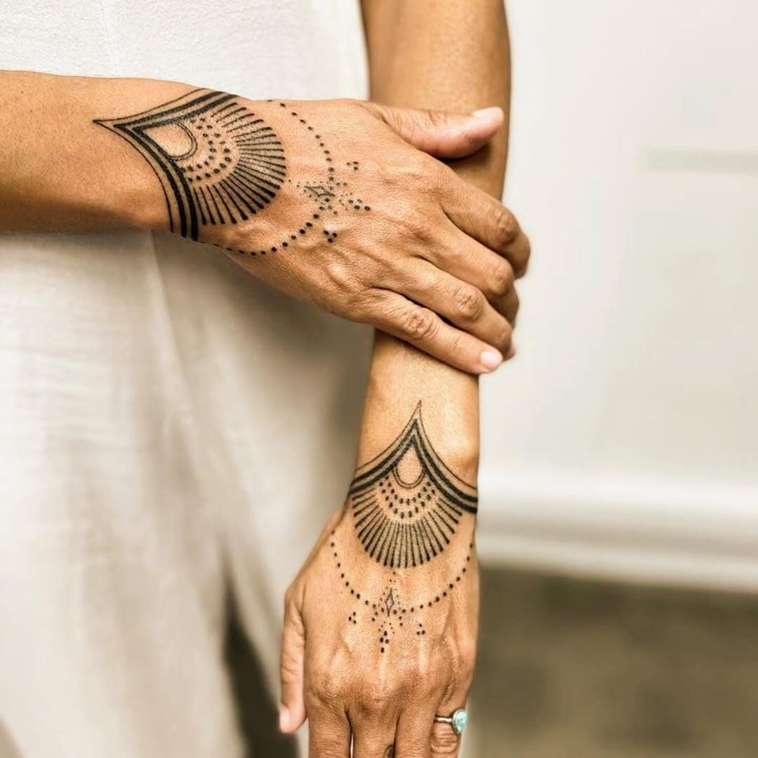 Elegant Henna Tattoos for Special Occasions