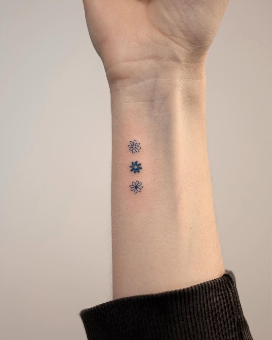 Charming Minimalist Flower Tattoo Ideas