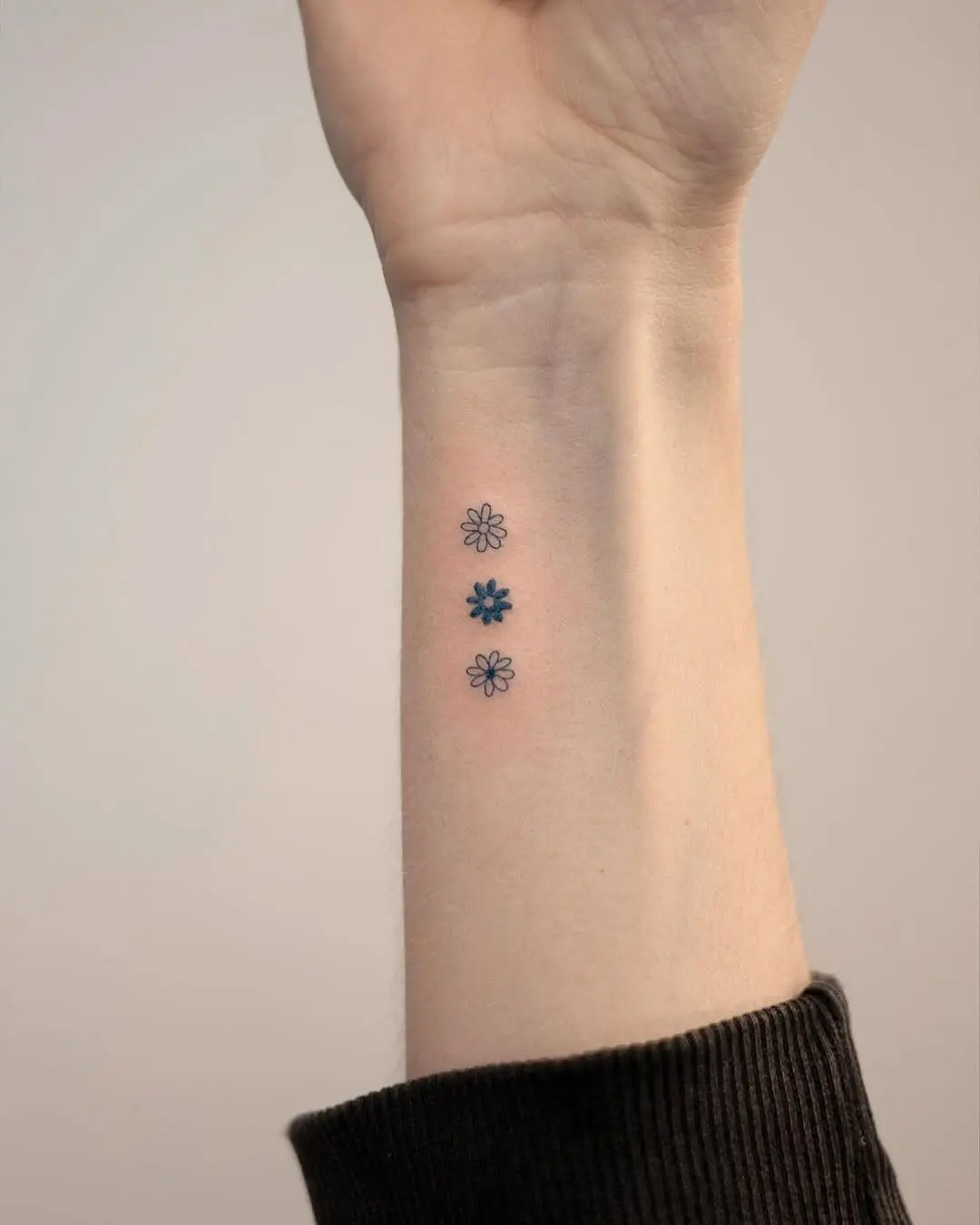 Charming Minimalist Flower Tattoo Ideas