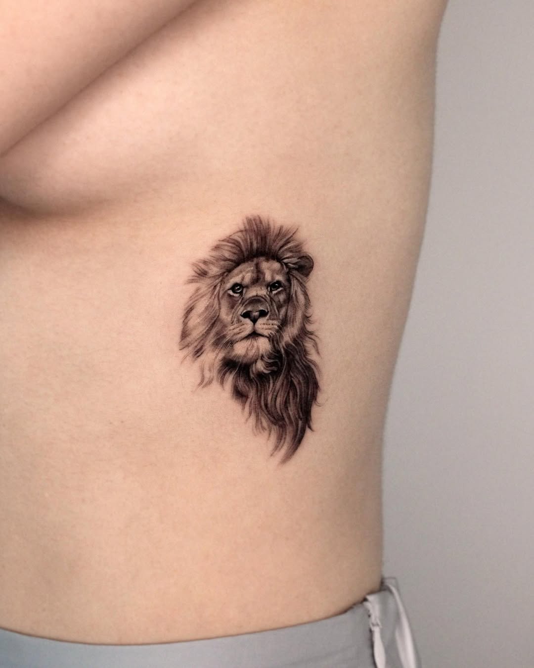 Stunning Rib Tattoo of a Majestic Lion