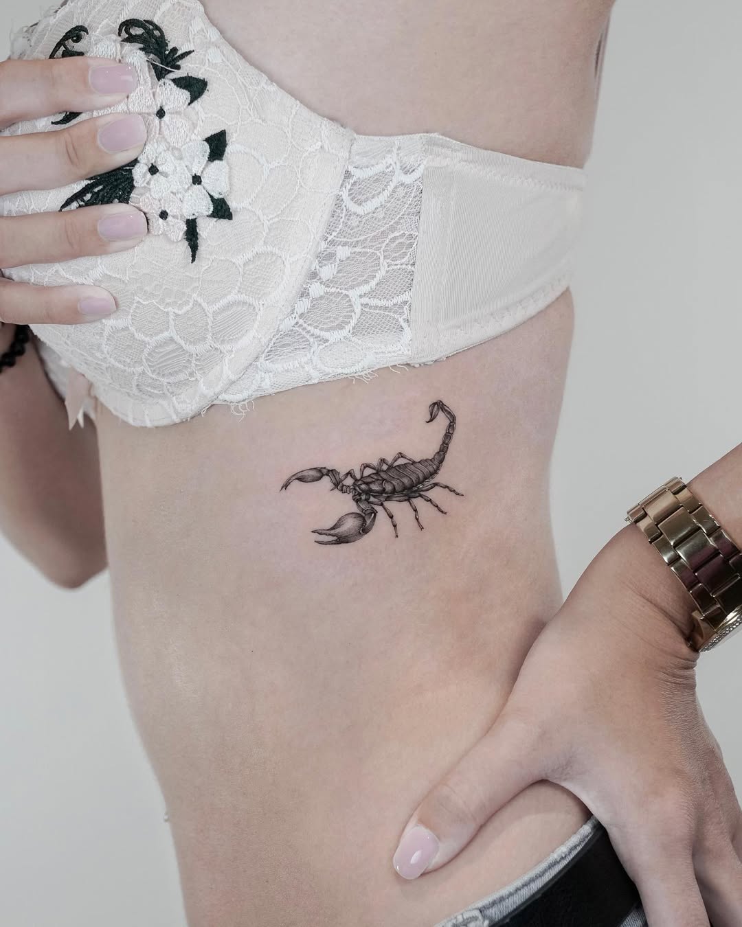 Stylish Scorpion Rib Tattoo Inspiration