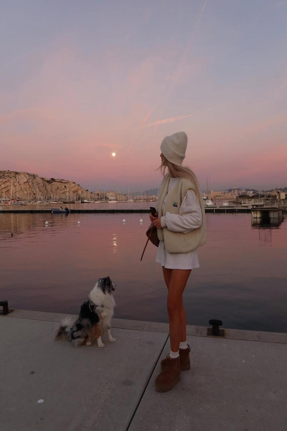 Chic Uggs Outfit for Sunset Stroll