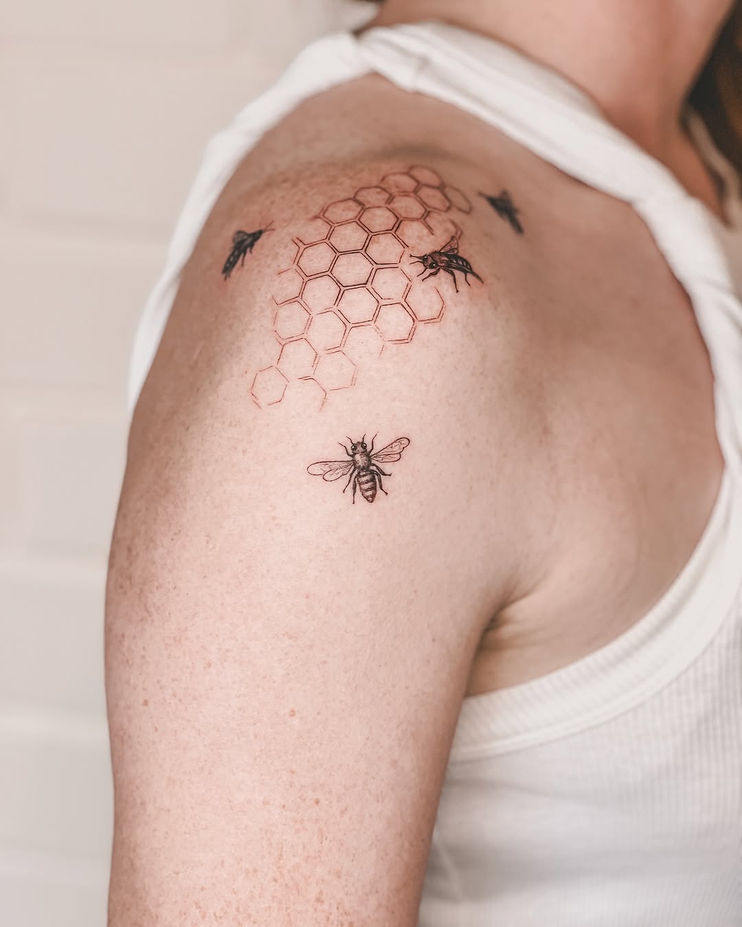 Stunning honeycomb and bee tattoo art