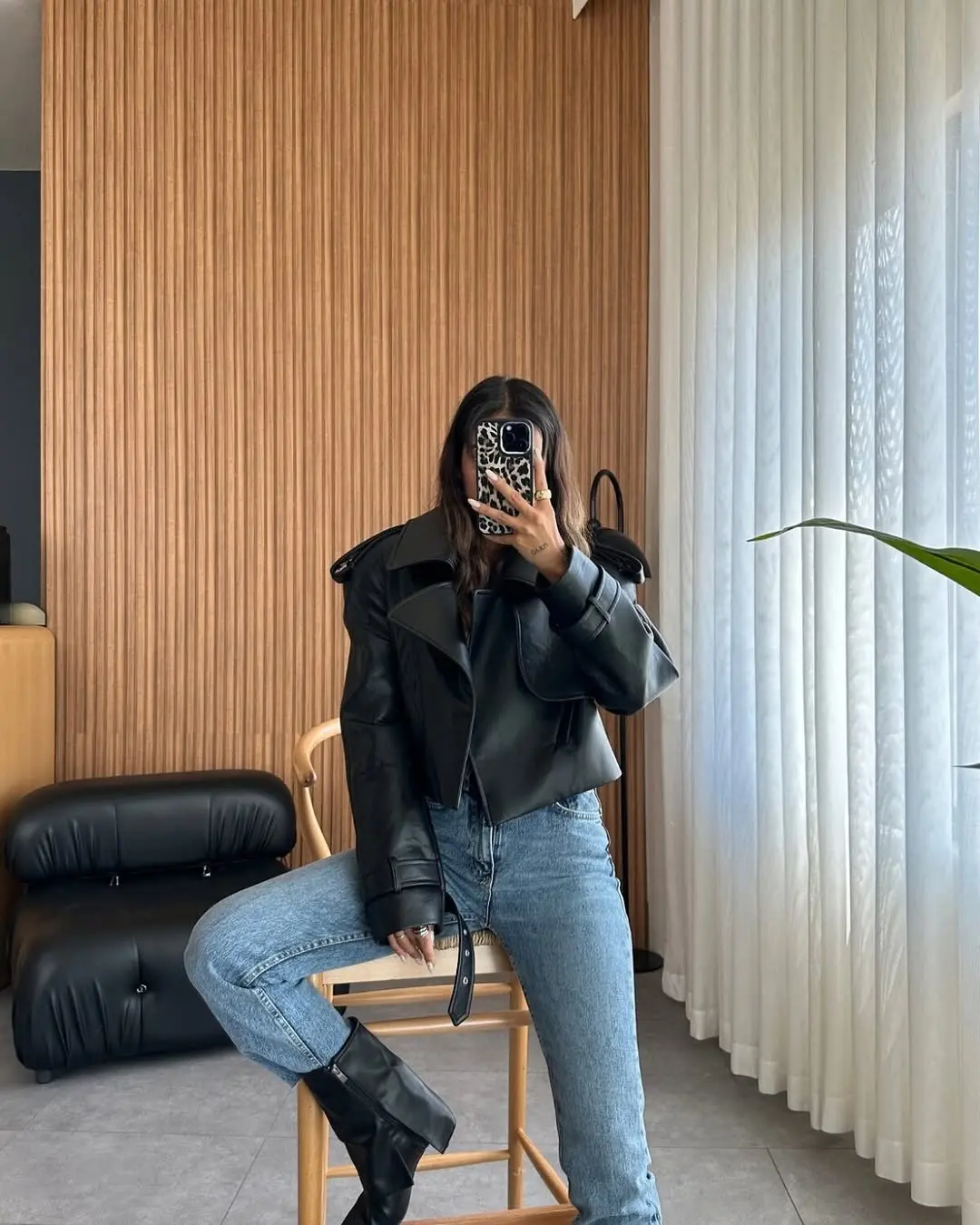 Chic urban leather jacket outfit inspiration