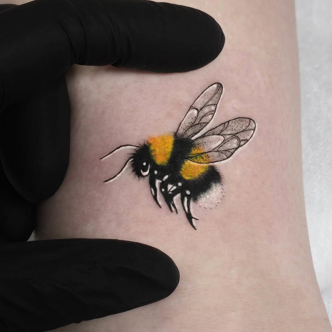 Stunning bumblebee tattoo with realistic details