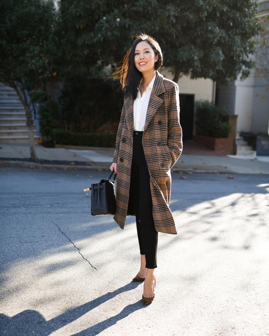 Stylish look featuring skinny jeans and coat